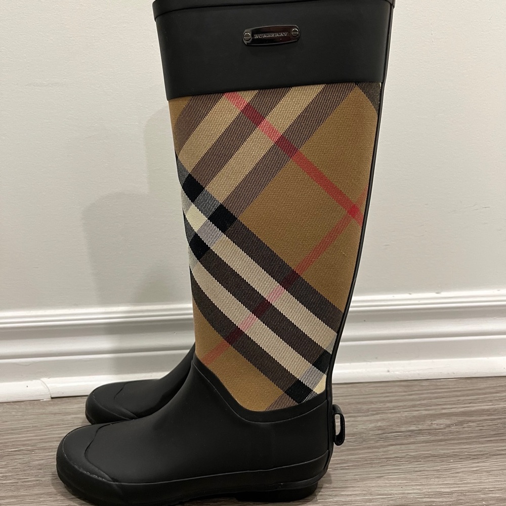Burberry boots